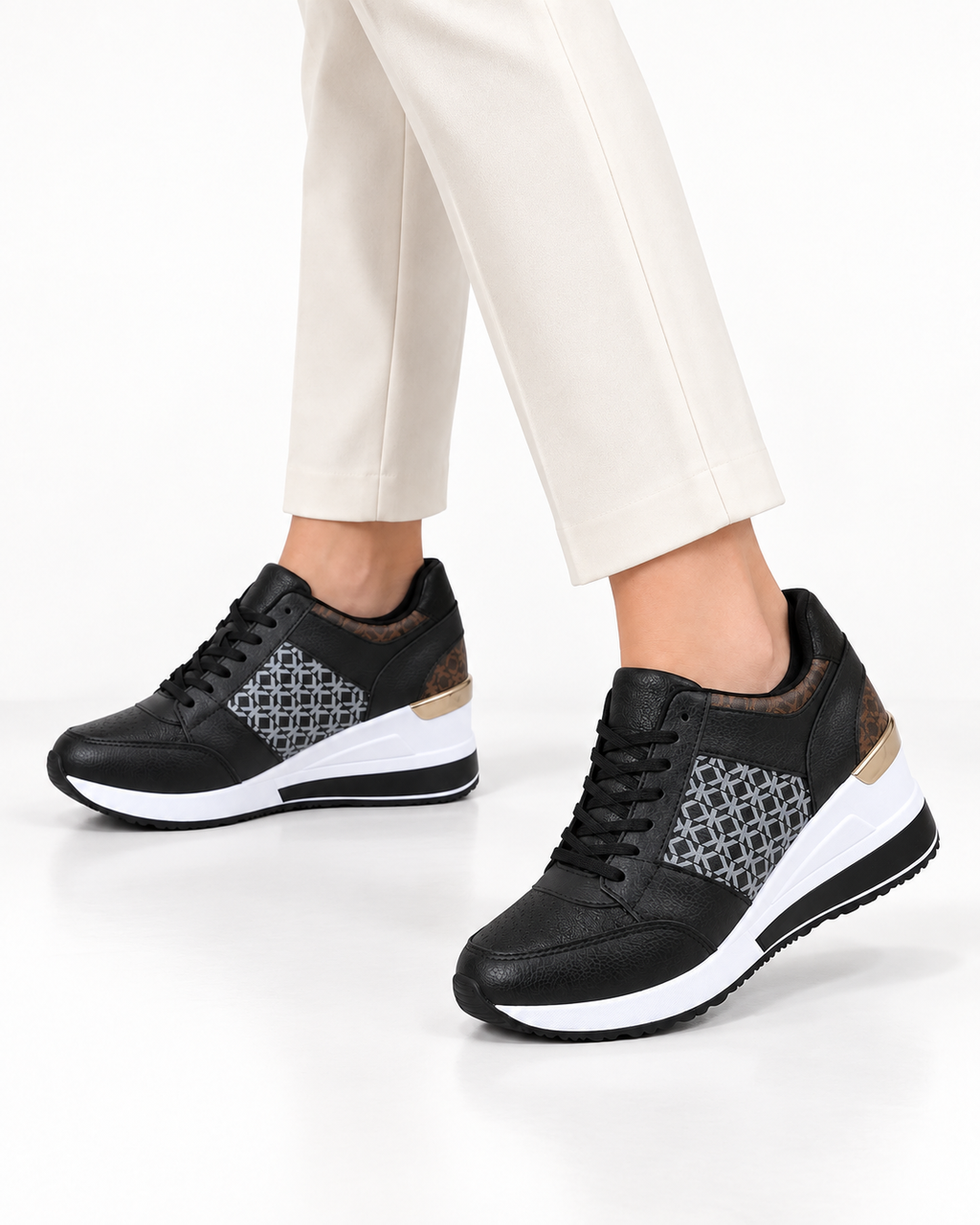 Baskets Noir, vue portee
