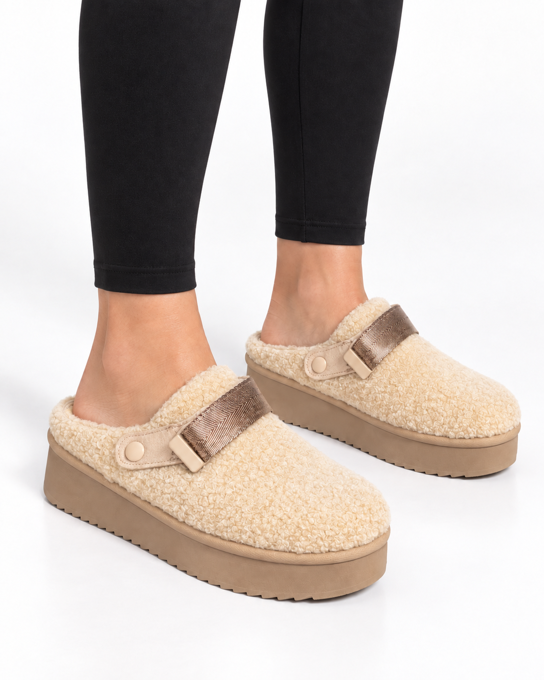 Sabots fourrés Beige, vue portee