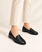 Mocassins à petit talon Noir, vue portee